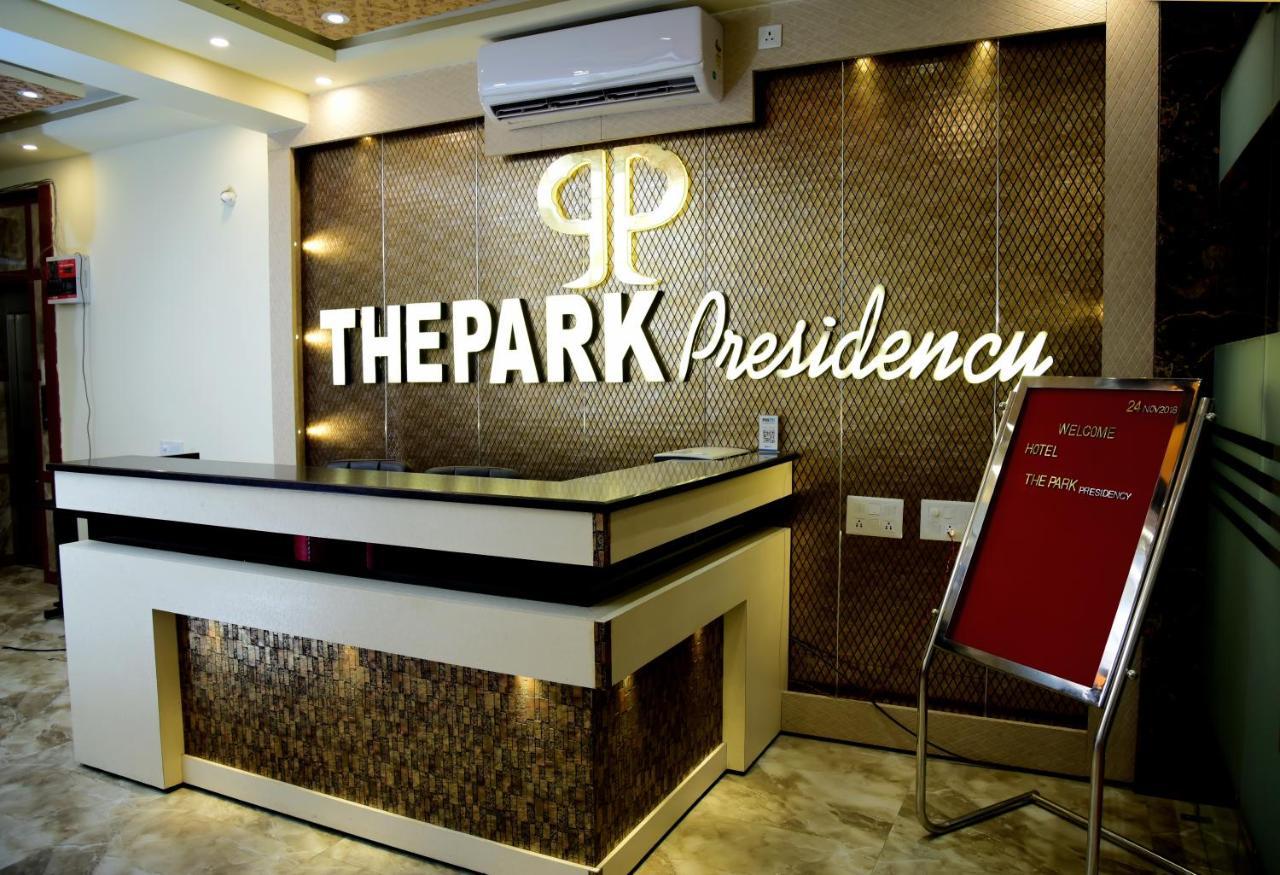 The Park Presidency Hotel Bareli Kültér fotó