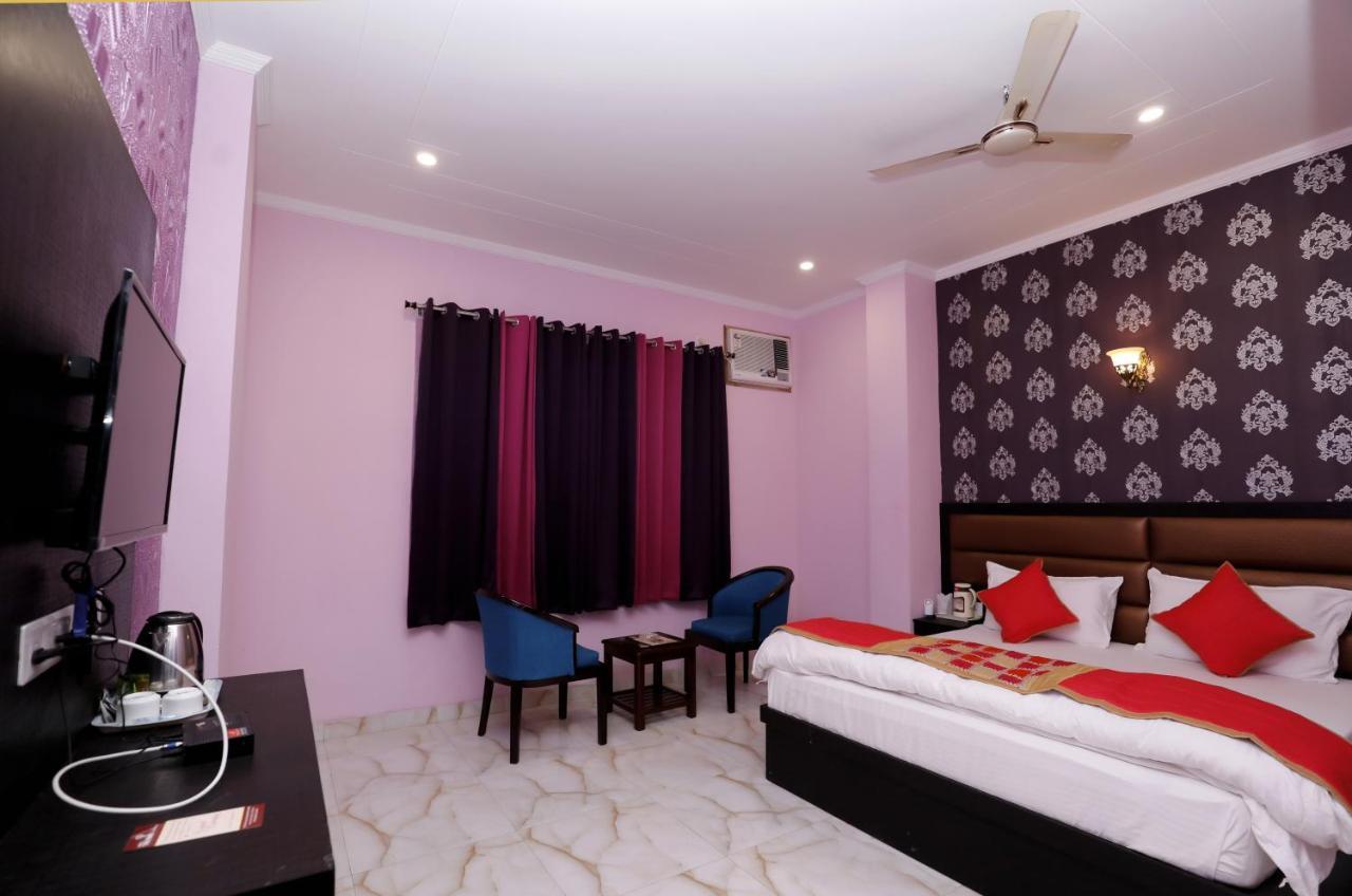 The Park Presidency Hotel Bareli Kültér fotó