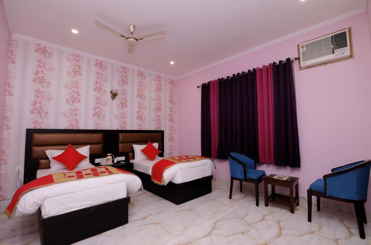 The Park Presidency Hotel Bareli Kültér fotó