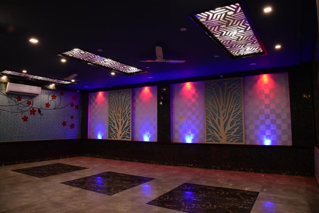 The Park Presidency Hotel Bareli Kültér fotó