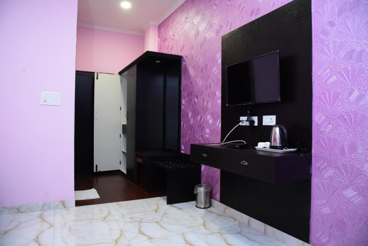 The Park Presidency Hotel Bareli Kültér fotó