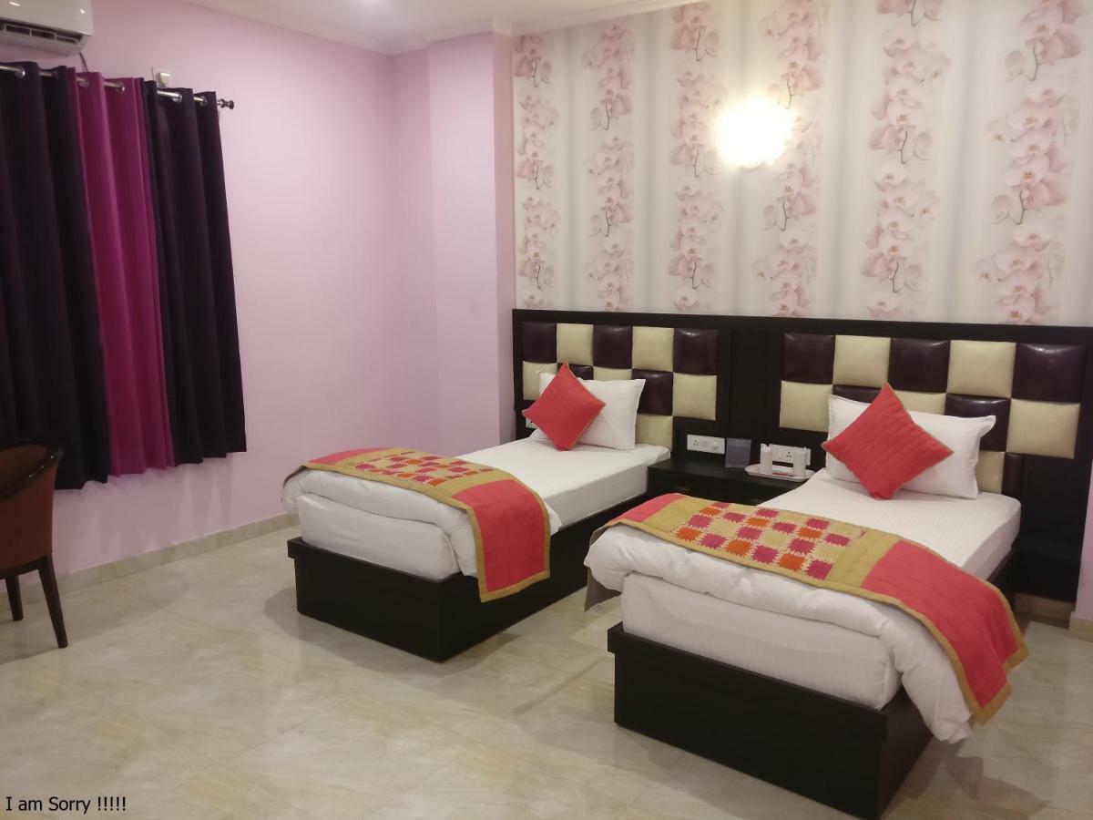 The Park Presidency Hotel Bareli Kültér fotó
