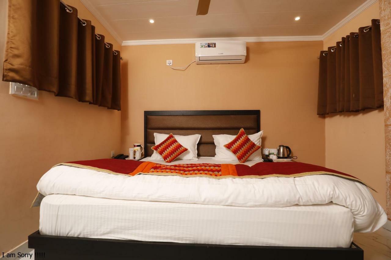 The Park Presidency Hotel Bareli Kültér fotó