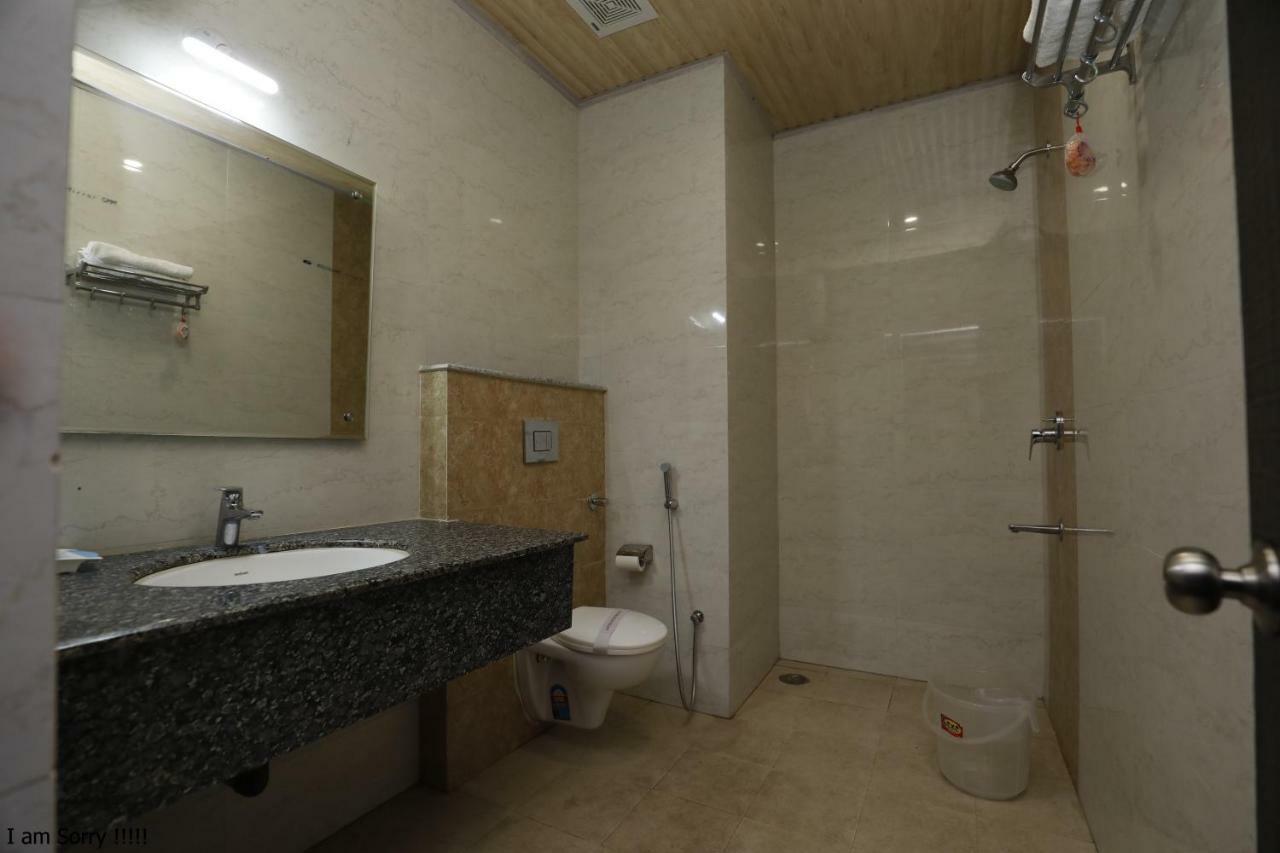 The Park Presidency Hotel Bareli Kültér fotó