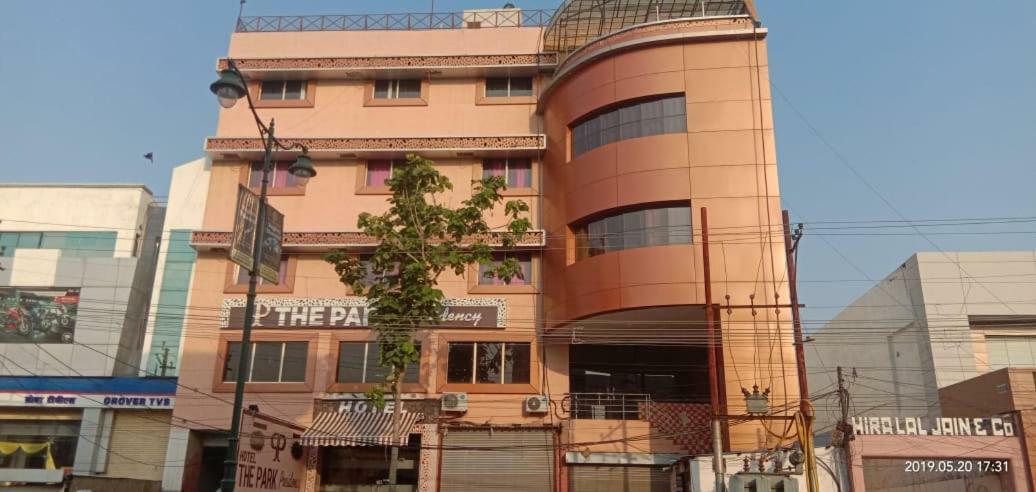 The Park Presidency Hotel Bareli Kültér fotó